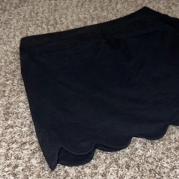 Crown & Ivy Black Mini Skirt with Scalloped Hem Size 2 - Picture 7 of 12